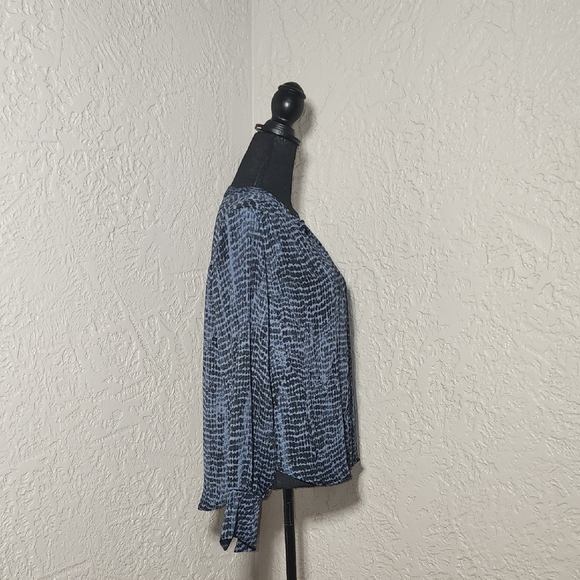 Allison Joy V Neck Blouse - Picture 2 of 4